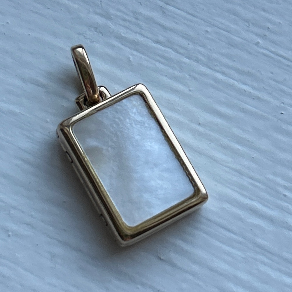 Mejuri Locket